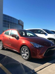 2016 Toyota Yaris 4-Door Sedan 6MT