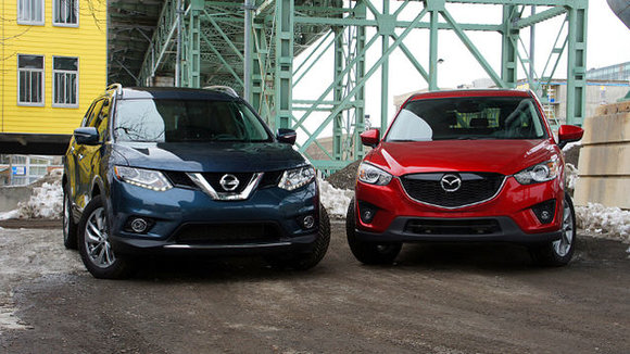 Duel entre Nissan Rogue et Mazda CX-5 : poids plume, poids lourd