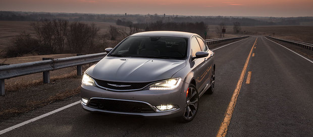 Chrysler 200 2016: une berline sportive au look inégalé