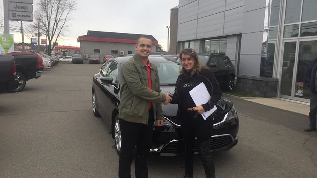 Merci à Mme Manon Levasseur anciennement de Pohénégamook et maintenant de Quebec pour l'achat de son tout nouveau Chrysler 200.