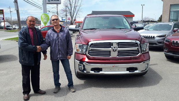 Merci à M. Michel Godbout d'être de retour au Garage Windsor. Très apprécié.