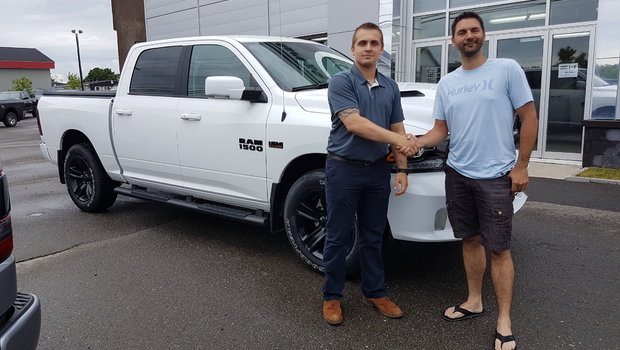 Un gros merci à M. Jonathan Bouchard pour l'achat de son tout nouveau Ram 2018 Night Edition, parfait pour le transport d'équipement de plonger. Félicitation et bonne route !