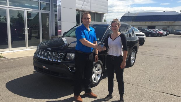Merci à Mlle Émilie D'astous pour son Jeep Compass édition high altitude 2016, un 4x4 pour l'hiver et un toit ouvrant pour l'été!
