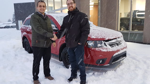Merci à M. Mathieu Sauvé de Trois-Pistoles pour l'achat de son magnifique Dodge Journey Edition Black Top. Prudence sur les routes enneigées !