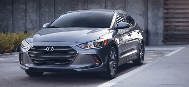 Toyota Corolla 2016 vs Elantra 2017 à St-Jean