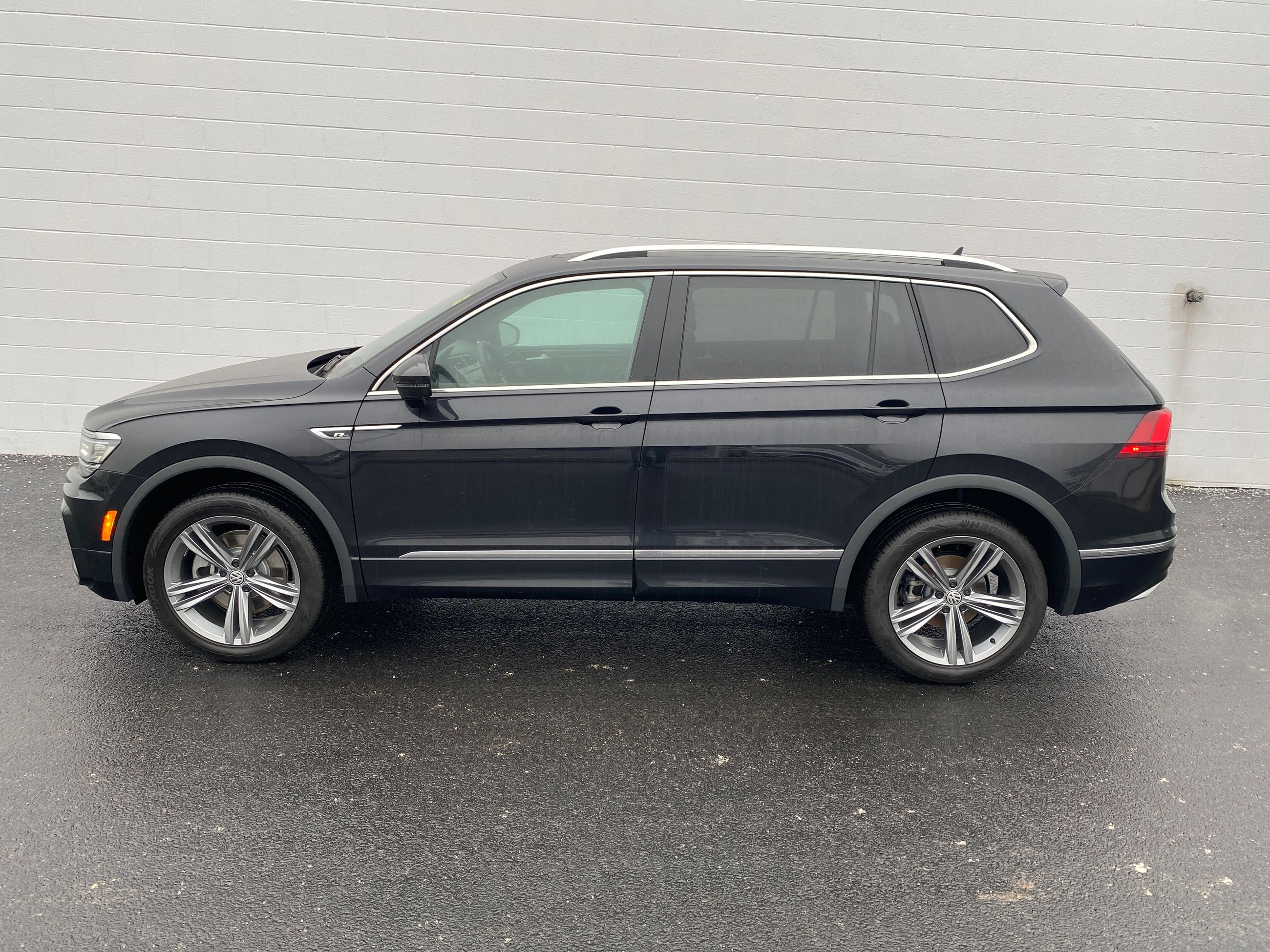 New 2020 Volkswagen Tiguan Highline R-LINE Black - $43891.0 | Sarnia ...